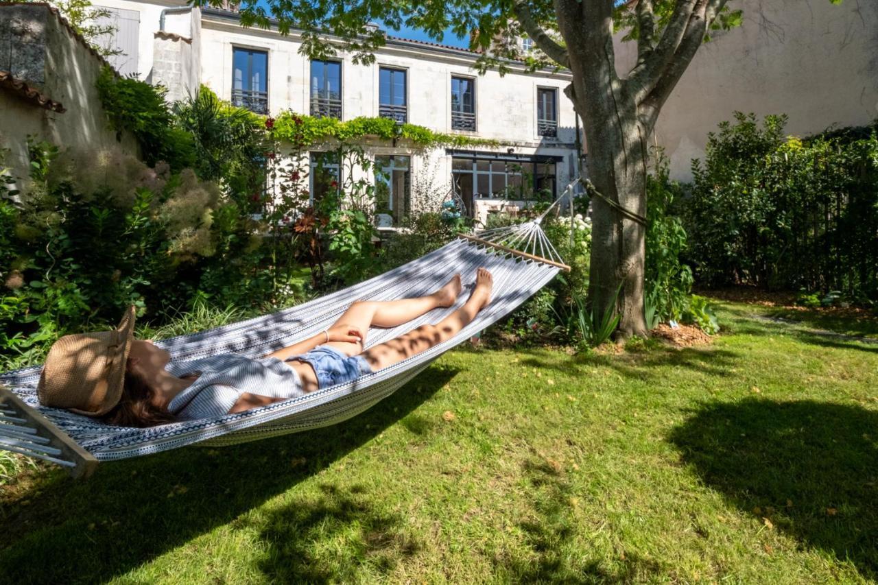 Escale Rochelaise, Gite Urbain Avec Spa Bain Nordique Et Sauna Tonneau La Rochelle  Exterior photo